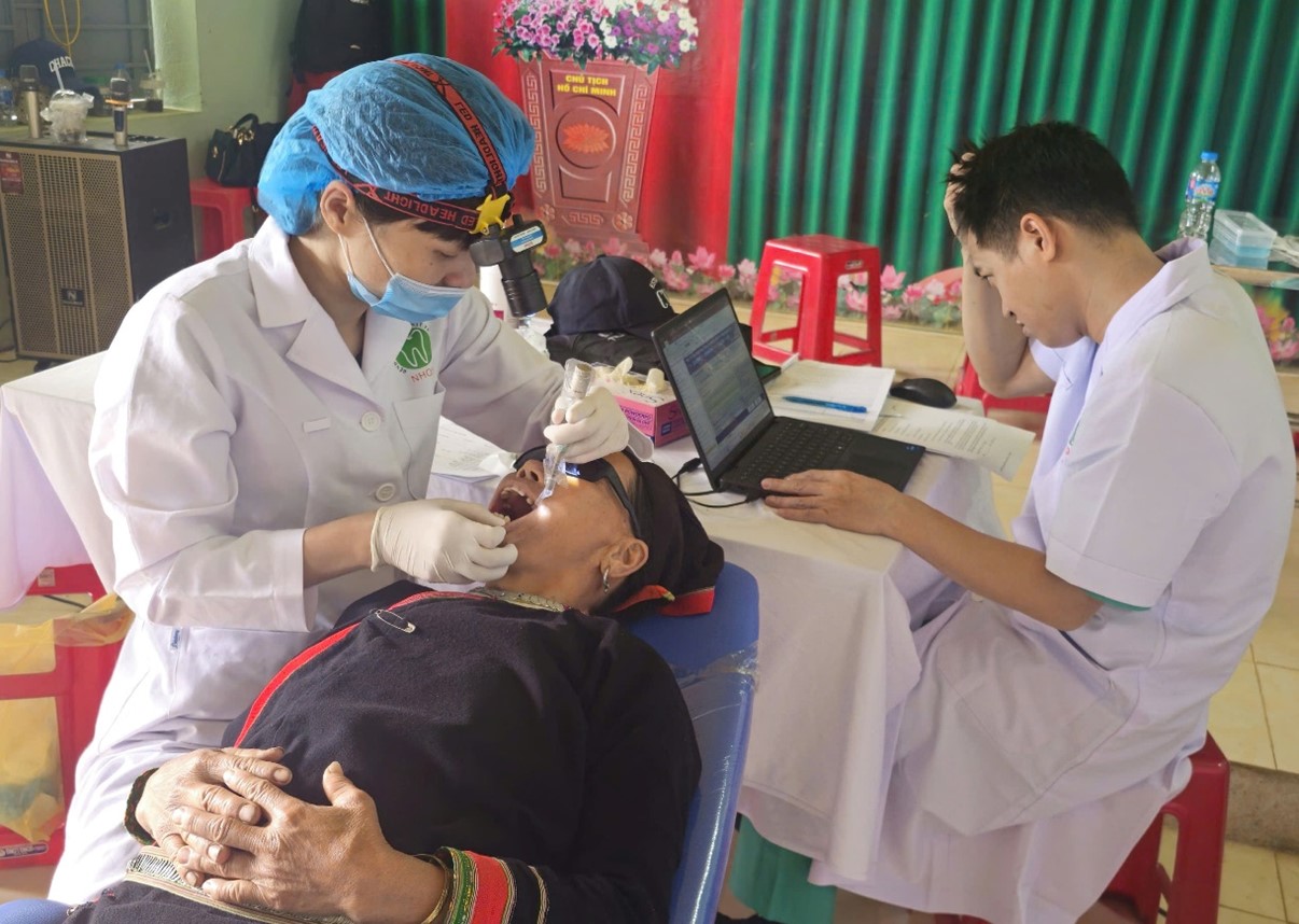 Đoàn công tác khám và điều tra sức khỏe răng miệng cho Trẻ dưới 18 tuổi (mầm non, tiểu học, Trung học cơ sở và Trung học phổ thông) và người trưởng thành tại Cao Bằng